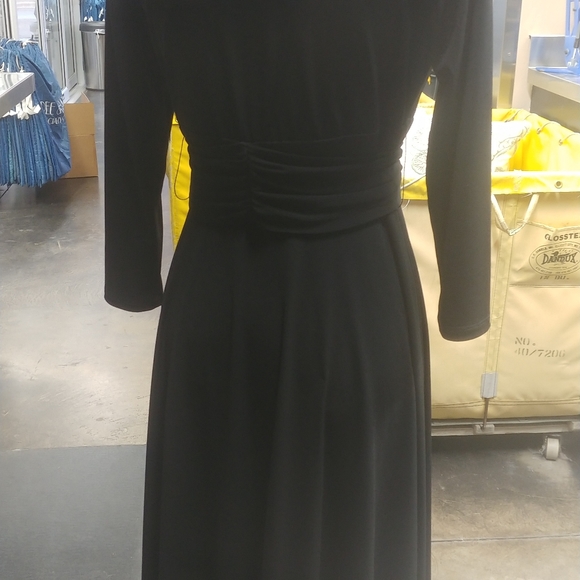 Dress - Picture 1 of 8